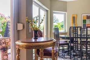 Dining - Beautiful Room in Shared Villa | Garden & Parking (Vienna)