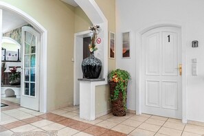 Interior - Beautiful Room in Shared Villa | Garden & Parking (Vienna)