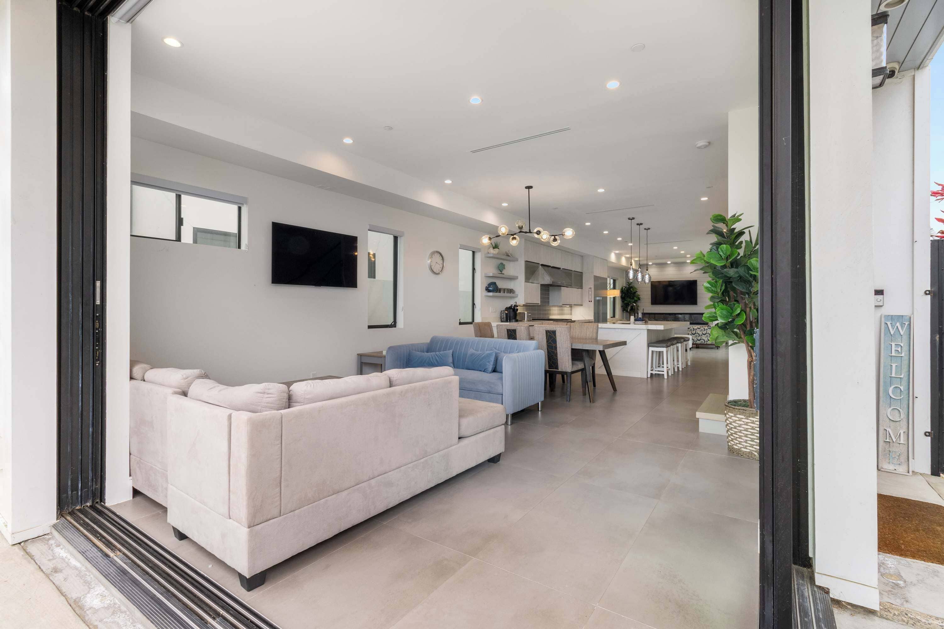 Hus (4 Bedrooms) | Vardagsrum | 43-tums platt-tv med kabelkanaler