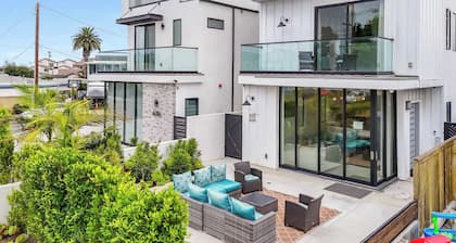 @ Marbella Lane - Luxe 4BR Haven w/ Skyscape Views