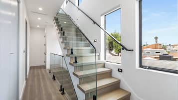 Luxury House, City View (4 Bedrooms) | Interior