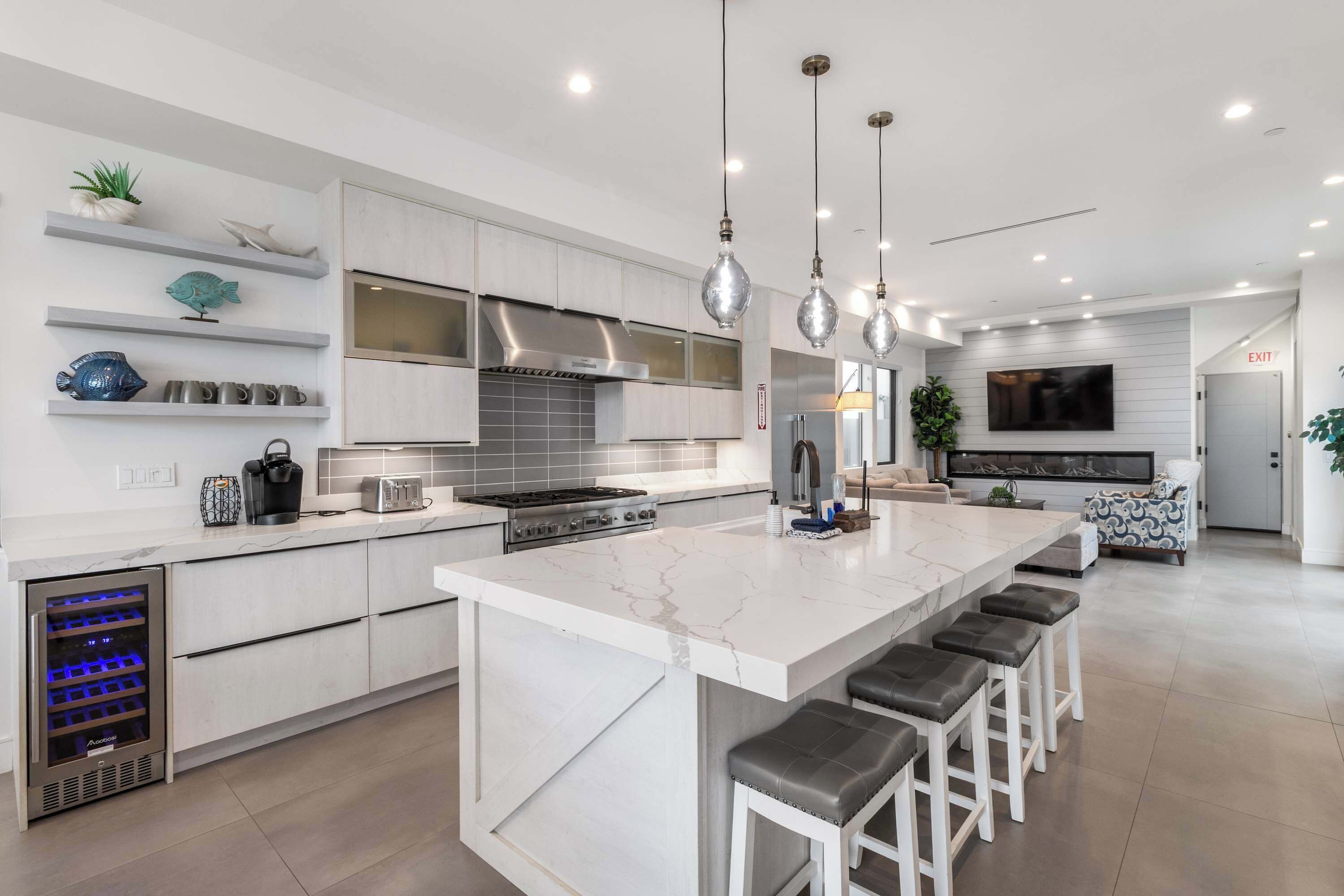 Luxury House, City View (4 Bedrooms) | Private kitchen