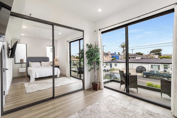 4 bedrooms, laptop workspace, iron/ironing board, free WiFi
