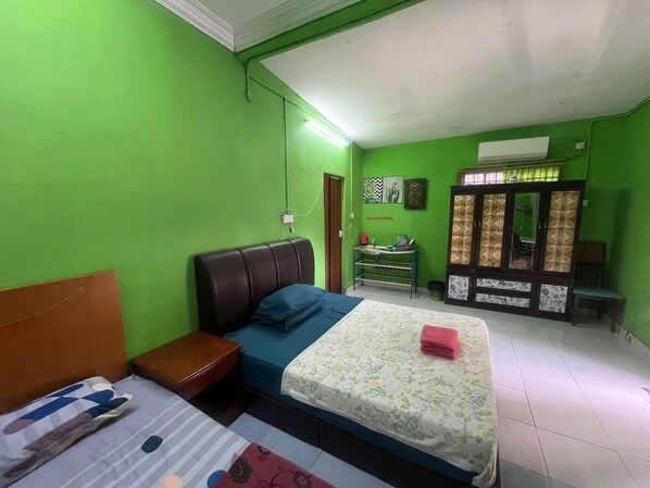 Suite Triple | Free WiFi, bed sheets