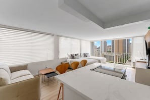 Interior - Newly Innovated Oceanview Beach Condo - Sauna Pool (Honolulu)