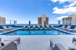 Outdoor pool, sun loungers - Newly Innovated Oceanview Beach Condo - Sauna Pool (Honolulu)