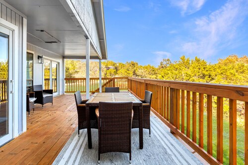 Amazing 5-bed/5-bath house at Canyon Lake