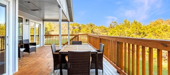 Amazing 5-bed/5-bath house at Canyon Lake