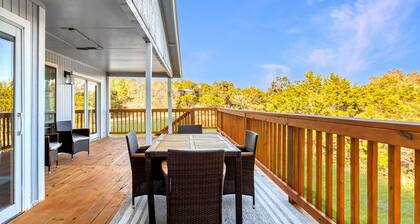 Amazing 5-bed/5-bath house at Canyon Lake