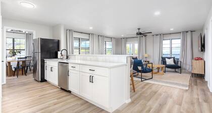 Amazing 5-bed/5-bath house at Canyon Lake