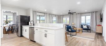 Amazing 5-bed/5-bath house at Canyon Lake