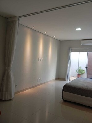 3 quartos, roupa de cama, acesso para cadeiras de rodas