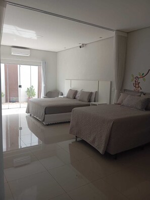 3 quartos, roupa de cama, acesso para cadeiras de rodas