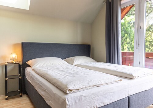 Comfy Room in Shared Villa w/ Free Parking