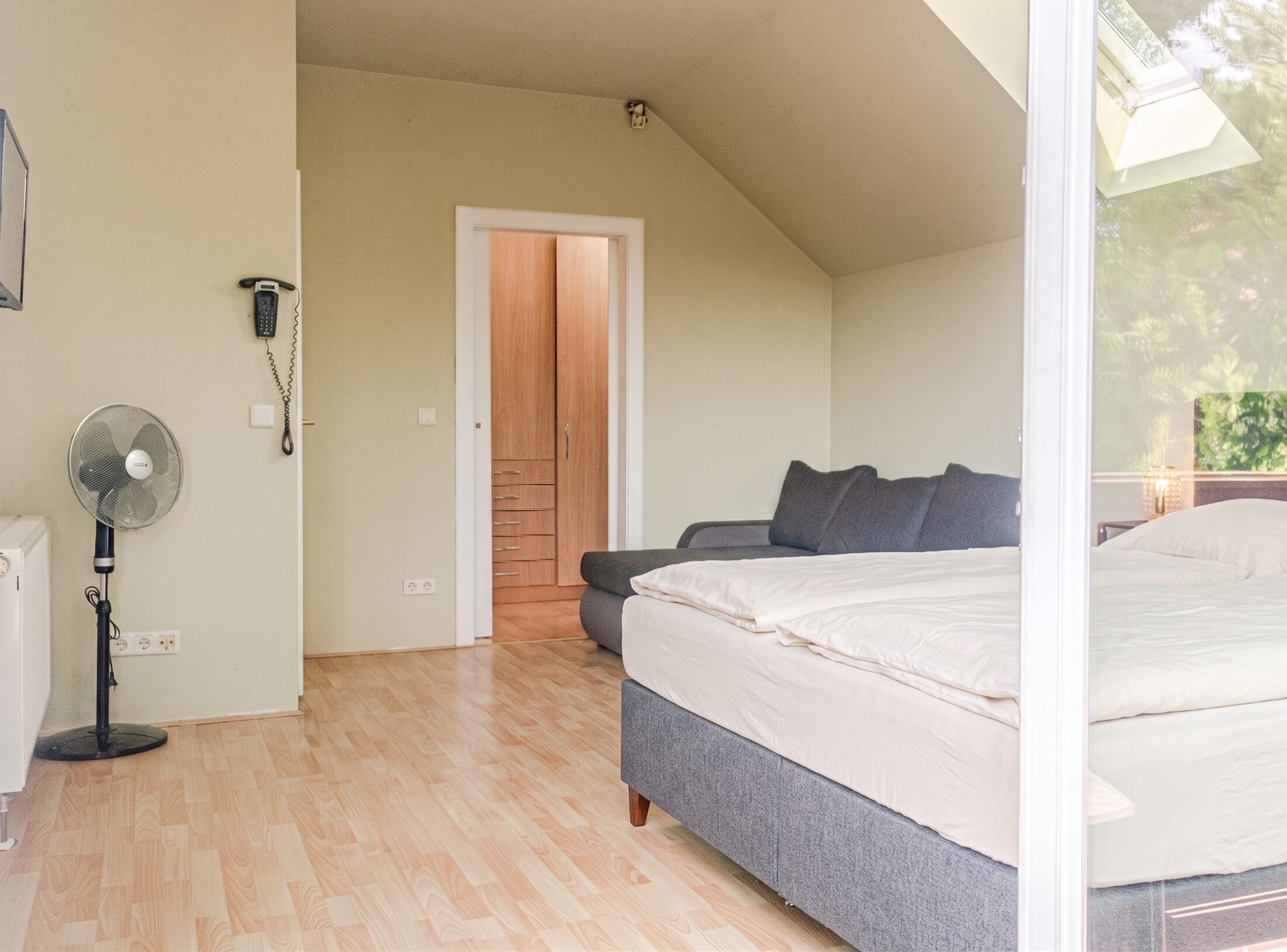 1 chambre, bureau, fer et planche à repasser, Wi-Fi