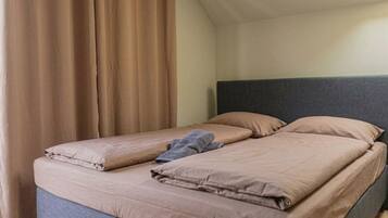 Desk, iron/ironing board, WiFi, bed sheets
