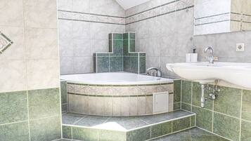 Shower, free toiletries, hair dryer, towels