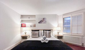 3 Schlafzimmer, Schreibtisch, Bügeleisen/Bügelbrett, Reisekinderbett