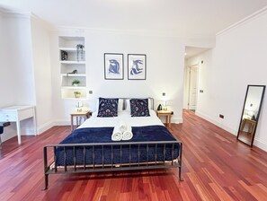 3 bedrooms, desk, iron/ironing board, travel cot