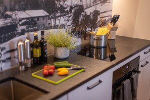 Refrigerador, microondas, horno, placa de cocina
