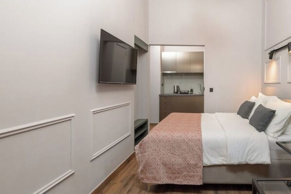 1 habitación, tabla de planchar con plancha, wifi y ropa de cama