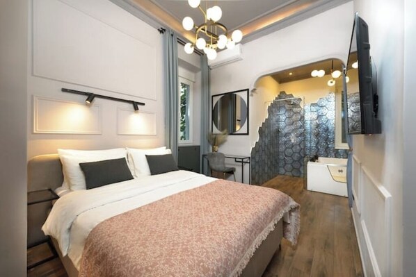 1 bedroom, iron/ironing board, WiFi, bed sheets - Super LUX Jakuzi studio in downtown/ parking 12e/day (Beograd)