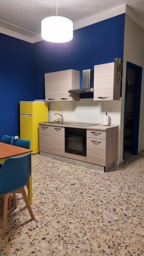 Micro-ondes, four, plaque de cuisson, lave-vaisselle