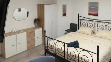 Iron/ironing board, WiFi, bed sheets