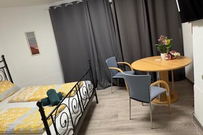 Iron/ironing board, WiFi, bed sheets