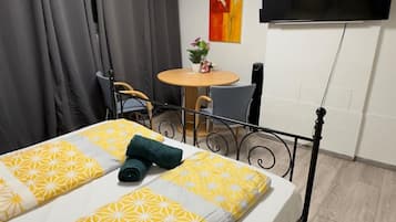 Iron/ironing board, WiFi, bed sheets
