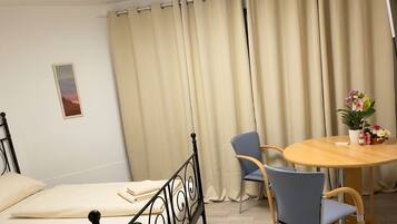 Iron/ironing board, WiFi, bed sheets
