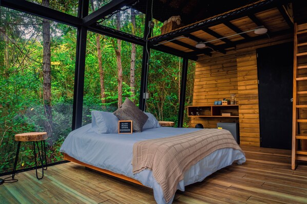 Deluxe-Bungalow | Hochwertige Bettwaren, Daunenbettdecken, Pillowtop-Betten, Minibar