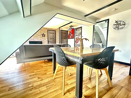 The industrial apartment on the banks of the Loire