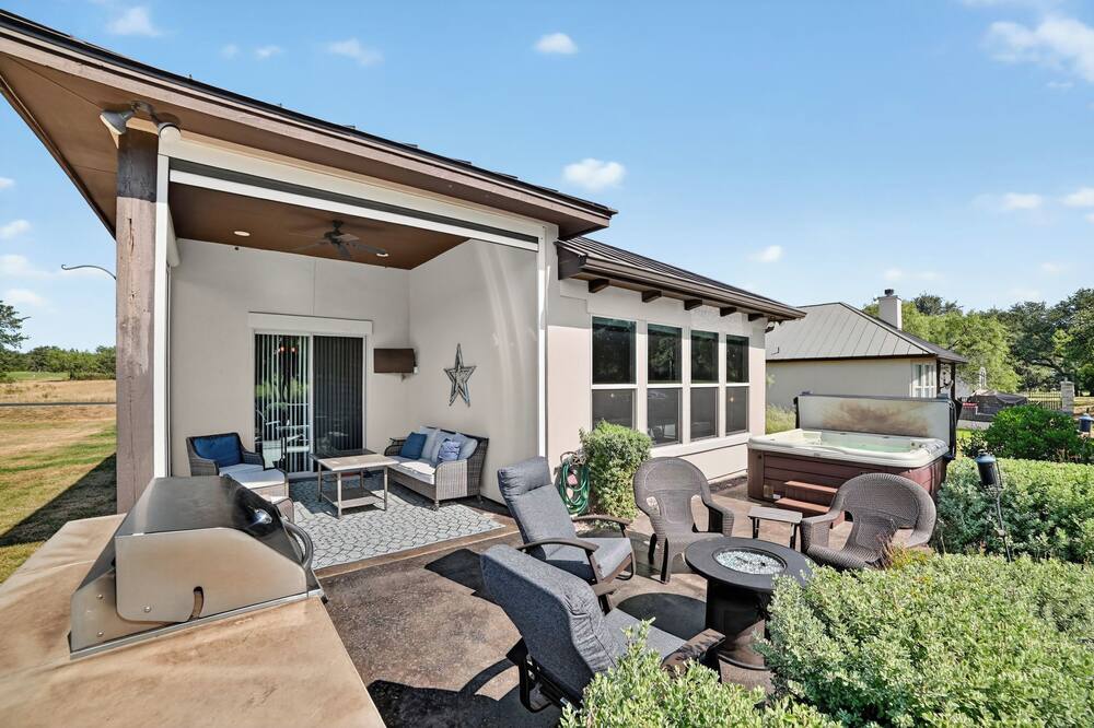 Hill Country Retreat & Casita