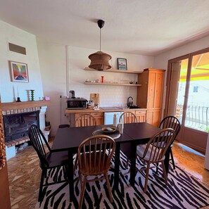 Dining - Beautiful house in the center of the village (Monaccia d’aullene)