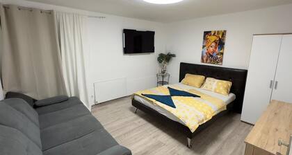Charming Villa Stay | Garden & Parking Included
