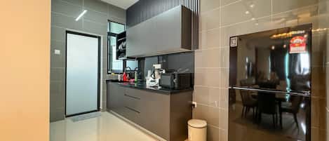 Microondas, placa de cocina