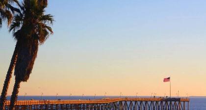 Quaint Mid-Century Cottage by the Coast