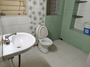 Standard Room, City View | Bathroom
