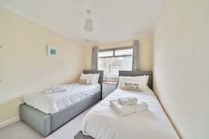 4 habitaciones, tabla de planchar con plancha y wifi gratis 