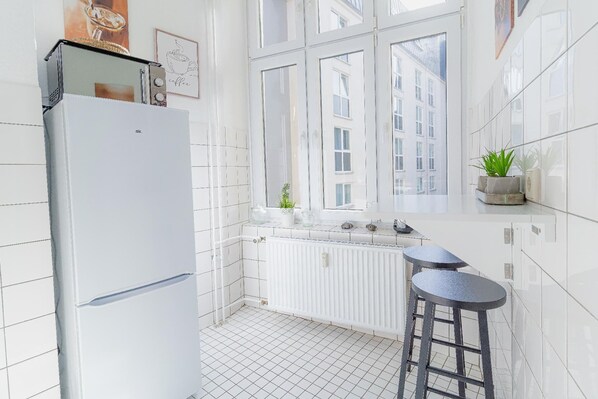 Fridge, microwave, oven, dishwasher