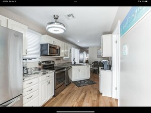 Mikroaaltouuni, uuni, liesi, astianpesukone