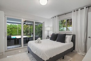 3 bedrooms, iron/ironing board, WiFi, bed sheets