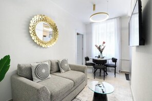 Living area - Sunny blossom 10min.from Knez M. street, park. 12e (Beograd)