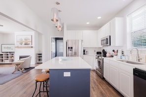 House, Multiple Beds, Patio, Garden View (Bluffton Magnolia House) | Private kitchen | Fridge, microwave, oven, stovetop