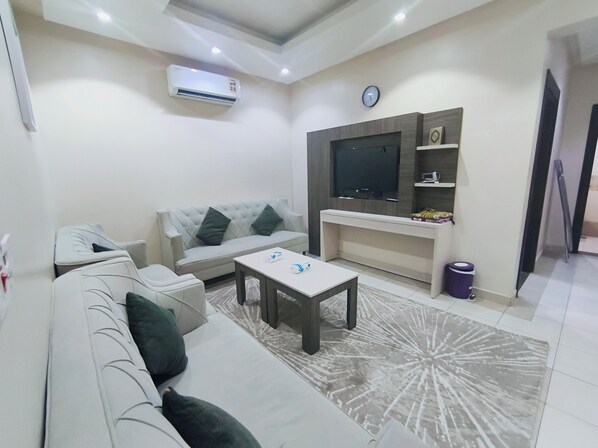 Deluxe Apartment | Living area