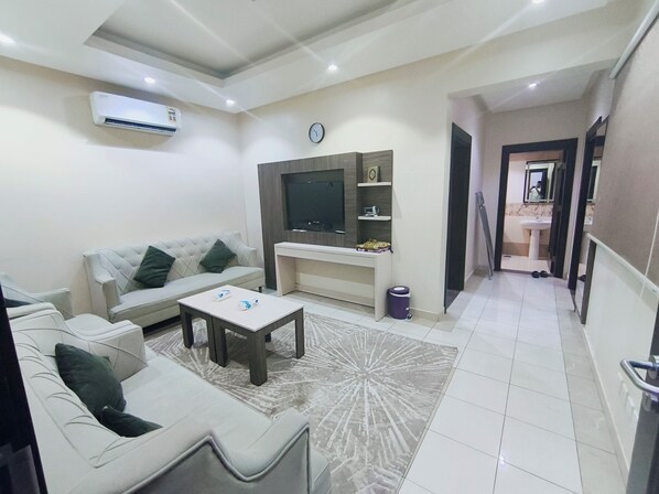 Deluxe Apartment | Living area