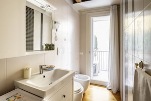 Hair dryer, bidet, towels, toilet paper