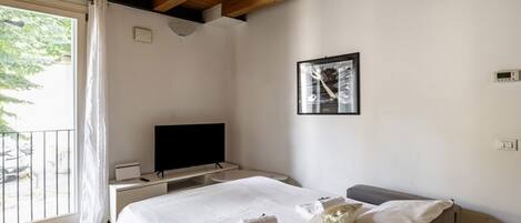 2 bedrooms, iron/ironing board