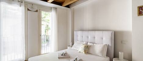 2 bedrooms, iron/ironing board